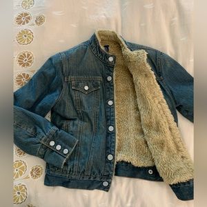 GAP womens denim jacket with faux fur lining